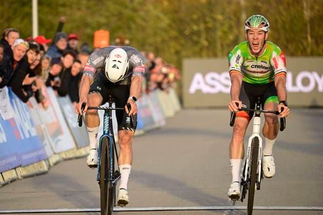 Telenet Superprestige 2025-2026 Niel NIEL, BELGIUM - NOVEMBER 11 : Sweeck Laurens (BEL) of Crelan - Corendon wins, second place for Vandeputte Niels (BEL) of Alpecin-Deceuninck during the 3rd leg of the Jaarmarktcross Telenet Superprestige 2025-2026 a cyclocross race for Men Elite on November 11, 2025 in Niel, Belgium, 11 11 2025 ( Niel Belgium  Copyright: xNicoxVereeckenx
