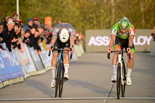 Telenet Superprestige 2025-2026 Niel NIEL, BELGIUM - NOVEMBER 11 : Sweeck Laurens (BEL) of Crelan - Corendon wins, second place for Vandeputte Niels (BEL) of Alpecin-Deceuninck during the 3rd leg of the Jaarmarktcross Telenet Superprestige 2025-2026 a cyclocross race for Men Elite on November 11, 2025 in Niel, Belgium, 11 11 2025 ( Niel Belgium  Copyright: xNicoxVereeckenx