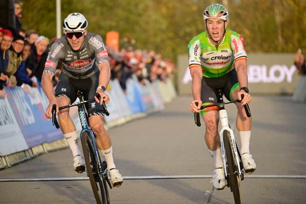Telenet Superprestige 2025-2026 Niel NIEL, BELGIUM - NOVEMBER 11 : Sweeck Laurens (BEL) of Crelan - Corendon wins, second place for Vandeputte Niels (BEL) of Alpecin-Deceuninck during the 3rd leg of the Jaarmarktcross Telenet Superprestige 2025-2026 a cyclocross race for Men Elite on November 11, 2025 in Niel, Belgium, 11 11 2025 ( Niel Belgium  Copyright: xNicoxVereeckenx