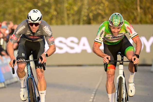 Telenet Superprestige 2025-2026 Niel NIEL, BELGIUM - NOVEMBER 11 : Sweeck Laurens (BEL) of Crelan - Corendon wins, second place for Vandeputte Niels (BEL) of Alpecin-Deceuninck during the 3rd leg of the Jaarmarktcross Telenet Superprestige 2025-2026 a cyclocross race for Men Elite on November 11, 2025 in Niel, Belgium, 11 11 2025 ( Niel Belgium  Copyright: xNicoxVereeckenx