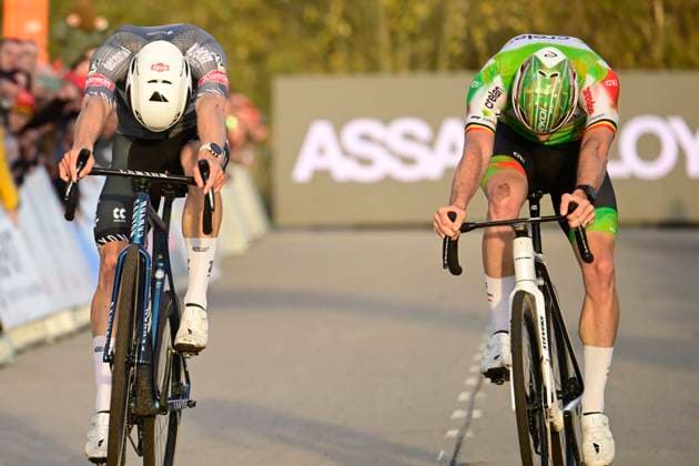 Telenet Superprestige 2025-2026 Niel NIEL, BELGIUM - NOVEMBER 11 : Sweeck Laurens (BEL) of Crelan - Corendon wins, second place for Vandeputte Niels (BEL) of Alpecin-Deceuninck during the 3rd leg of the Jaarmarktcross Telenet Superprestige 2025-2026 a cyclocross race for Men Elite on November 11, 2025 in Niel, Belgium, 11 11 2025 ( Niel Belgium  Copyright: xNicoxVereeckenx