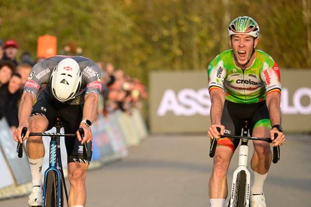 Telenet Superprestige 2025-2026 Niel NIEL, BELGIUM - NOVEMBER 11 : Sweeck Laurens (BEL) of Crelan - Corendon wins, second place for Vandeputte Niels (BEL) of Alpecin-Deceuninck during the 3rd leg of the Jaarmarktcross Telenet Superprestige 2025-2026 a cyclocross race for Men Elite on November 11, 2025 in Niel, Belgium, 11 11 2025 ( Niel Belgium  Copyright: xNicoxVereeckenx