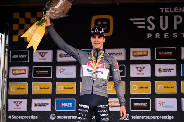 Telenet Superprestige 2025-2026 Niel NIEL, BELGIUM - NOVEMBER 11 : Vandeputte Niels (BEL) of Alpecin-Deceuninck pictured during the podium ceremony of the 3rd leg of the Jaarmarktcross Telenet Superprestige 2025-2026 a cyclocross race for Men Elite on November 11, 2025 in Niel, Belgium, 11 11 2025 ( Niel Belgium  Copyright: xNicoxVereeckenx