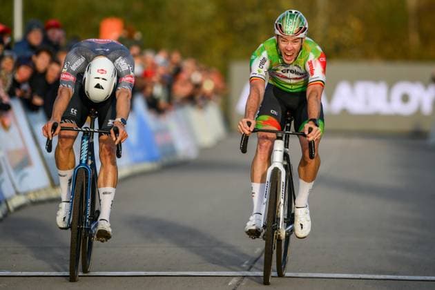 Belgian Laurens Sweeck celebrates as he crosses the finish line to win ahead of Belgian Niels Vandeputte (L) at the men s elite race at the Jaarmarktcross cyclocross cycling event in Niel, race 3 8 of the Superprestige competition, on Tuesday 11 November 2025. DAVIDxPINTENS  x140906694x