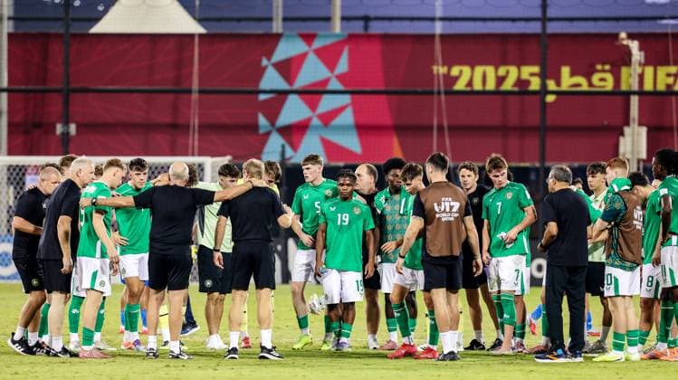 2025 FIFA Under 17 World Cup Group J, Aspire Zone Pitch 5, Doha, Qatar 11 11 2025 Republic of Ireland vs Paraguay A view of an Ireland huddle after the game A view of an Ireland huddle after the game 11 11 2025  Copyright: x INPHOx IMG_0010