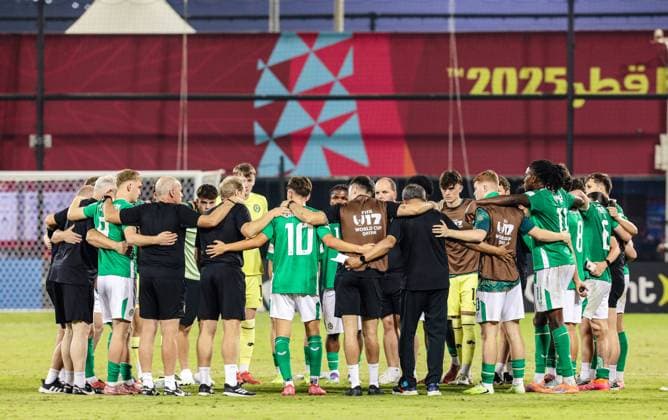 2025 FIFA Under 17 World Cup Group J, Aspire Zone Pitch 5, Doha, Qatar 11 11 2025 Republic of Ireland vs Paraguay A view of an Ireland huddle after the game A view of an Ireland huddle after the game 11 11 2025  Copyright: x INPHOx IMG_0016