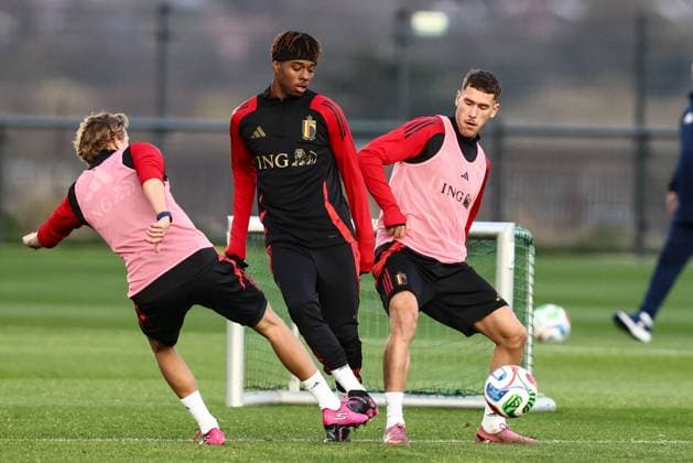 Belgium s Noah Adedeji-Sternberg and Belgium s Lucas Stassin pictured during a training session of the Belgian national soccer team Red Devils U21, U 21 ahead of their EURO Qualifying, EM, Europameisterschaft match against Austria, at the Royal Belgian Football Association s training center, in Tubize, Tuesday 11 November 2025. BRUNOxFAHY  x140913439x