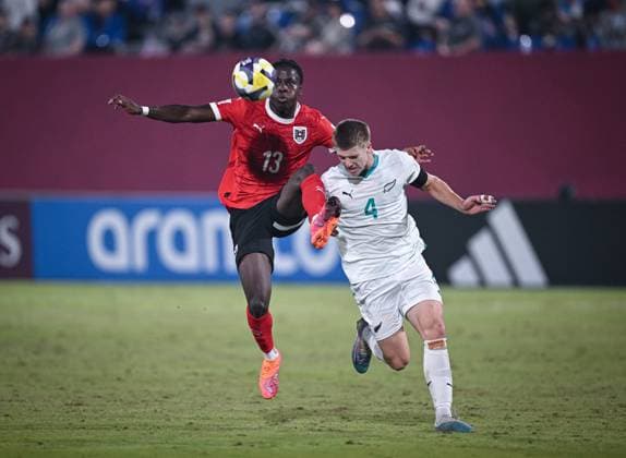 Football, Junior U 17 World Cup 2025 Doha Qatar Preliminary Round 11 11 2025 Group L New Zealand Austria Kenny Nzogang left, Austria v Ethan Dyer right, New Zealand