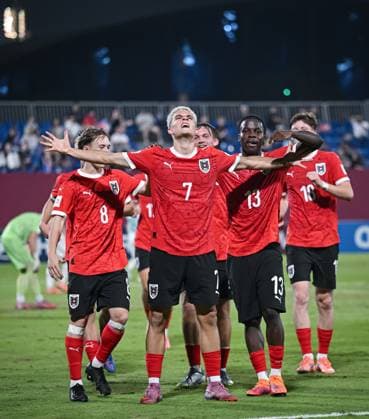Football, Juniors U 17 World Cup 2025 Doha Qatar Preliminary round 11 11 2025 Group L New Zealand Austria TEAM CELEBRATION Austria Jakob Werner, goal scorer to 0 1 Nicolas Jozepovic and Kenny Nzogang from left