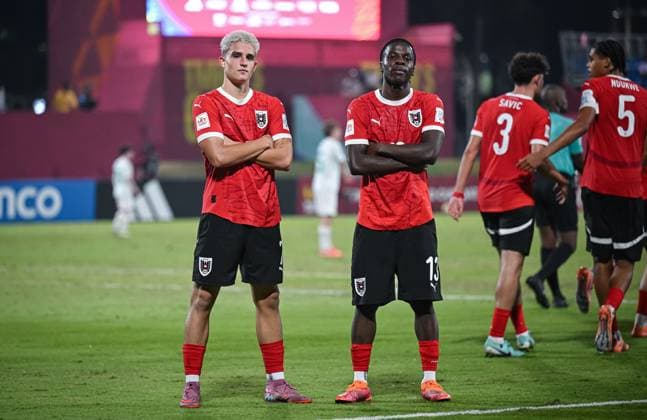 Football, Junior U 17 World Cup 2025 Doha Qatar Preliminary round 11 11 2025 Group L New Zealand Austria CHEERS Austria Goalscorers to 0 1 Nicolas Jozepovic left and Kenny Nzogang right