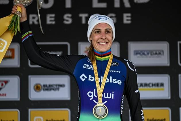 Dutch Lucinda Brand pictured on the podium after the women s elite race at the Jaarmarktcross cyclocross cycling event in Niel, race 3 8 of the Superprestige competition, on Tuesday 11 November 2025. DAVIDxPINTENS  x140919731x