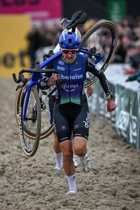 Dutch Lucinda Brand pictured in action during the women s elite race at the Jaarmarktcross cyclocross cycling event in Niel, race 3 8 of the Superprestige competition, on Tuesday 11 November 2025. DAVIDxPINTENS  x140920235x