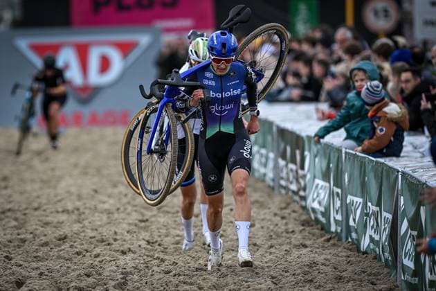 Dutch Lucinda Brand pictured in action during the women s elite race at the Jaarmarktcross cyclocross cycling event in Niel, race 3 8 of the Superprestige competition, on Tuesday 11 November 2025. DAVIDxPINTENS  x140920252x