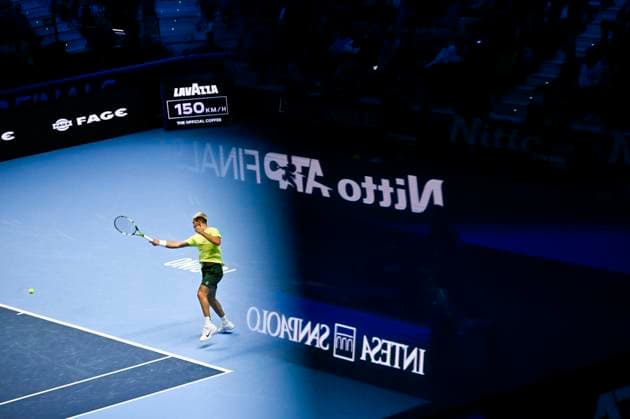 November 11, 2025: Carlos Alcaraz of Spain plays a backhand against Taylor Fritz of the United States during their Men s Single s Nitto ATP, Tennis Herren match during day three of the Nitto ATP Finals at Inalpi Arena on November 11, 2025 in Turin, Italy. - ZUMAg210 20251111_abp_g210_041 Copyright: xStefanoxGuidix