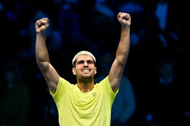 November 11, 2025: Carlos Alcaraz of Spain plays a backhand against Taylor Fritz of the United States during their Men s Single s Nitto ATP, Tennis Herren match during day three of the Nitto ATP Finals at Inalpi Arena on November 11, 2025 in Turin, Italy. - ZUMAg210 20251111_abp_g210_064 Copyright: xStefanoxGuidix