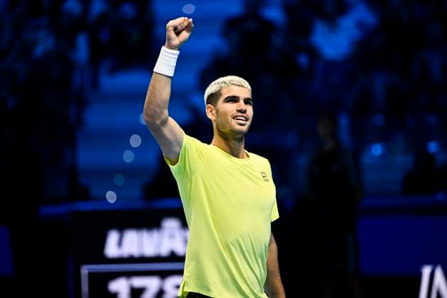 November 11, 2025: Carlos Alcaraz of Spain plays a backhand against Taylor Fritz of the United States during their Men s Single s Nitto ATP, Tennis Herren match during day three of the Nitto ATP Finals at Inalpi Arena on November 11, 2025 in Turin, Italy. - ZUMAg210 20251111_abp_g210_078 Copyright: xStefanoxGuidix