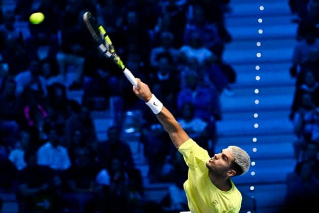 November 11, 2025: Carlos Alcaraz of Spain plays a backhand against Taylor Fritz of the United States during their Men s Single s Nitto ATP, Tennis Herren match during day three of the Nitto ATP Finals at Inalpi Arena on November 11, 2025 in Turin, Italy. - ZUMAg210 20251111_abp_g210_080 Copyright: xStefanoxGuidix