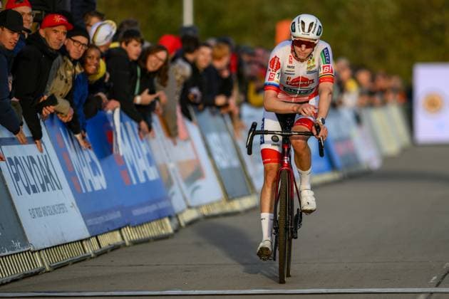 Belgian Michael Vanthourenhout crosses the finish line at the men s elite race at the Jaarmarktcross cyclocross cycling event in Niel, race 3 8 of the Superprestige competition, on Tuesday 11 November 2025. DAVIDxPINTENS  x140921688x