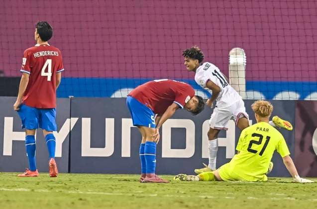 Czechia v USA : Group I - FIFA U-17 World Cup Qatar 2025 Mathis Albert of the United States celebrates after scoring a goal during the FIFA U-17 World Cup Qatar 2025 Group I match between Czechia v USA in Doha, Qatar, on November 11, 2025. DOHA Qatar Copyright: xNOUSHADxTHEKKAYILx