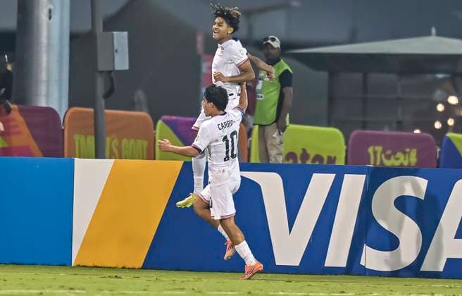 Czechia v USA : Group I - FIFA U-17 World Cup Qatar 2025 Mathis Albert of the United States celebrates after scoring a goal during the FIFA U-17 World Cup Qatar 2025 Group I match between Czechia v USA in Doha, Qatar, on November 11, 2025. DOHA Qatar Copyright: xNOUSHADxTHEKKAYILx