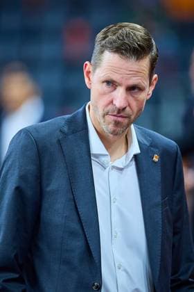 Portrait, Portraet, Freisteller von Thorsten Leibenath ratiopharm ulm, Sportdirektor , nachdenklich GER, ratiopharm ulm vs Cosea JL Bourg en Bresse, Basketball, 7 Spieltag, BKT EuroCup, Spielzeit 2025 2026, 11 11 2025 GER, ratiopharm ulm vs Cosea JL Bourg en Bresse, Basketball, 7 Spieltag, BKT EuroCup, Spielzeit 2025 2026, 11 11 2025 Neu Ulm Copyright: xEibner-Pressefoto GeraldxOelze-dexStoppanyx EP_ODS