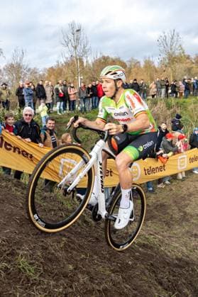 Belgian Laurens Sweeck pictured in action during the men s elite race at the Jaarmarktcross cyclocross cycling event in Niel, race 3 8 of the Superprestige competition, on Tuesday 11 November 2025. ZENOxDRUYTS  x140927132x