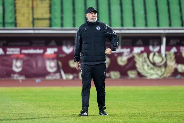 Bosnia and Herzegovina training session: FIFA World Cup, WM, Weltmeisterschaft, Fussball 2026 Qualifiers Head Coach of Bosnia and Herzegovina Sergej Barbarez during the training session at Kosevo Stadium in Sarajevo, Bosnia and Herzegovina, on November 11, 2025.  ArminxDurgut PIXSELL