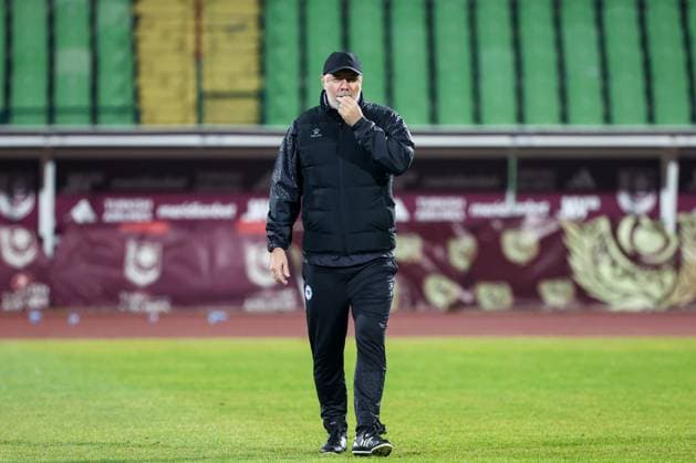 Bosnia and Herzegovina training session: FIFA World Cup, WM, Weltmeisterschaft, Fussball 2026 Qualifiers Head Coach of Bosnia and Herzegovina Sergej Barbarez during the training session at Kosevo Stadium in Sarajevo, Bosnia and Herzegovina, on November 11, 2025.  ArminxDurgut PIXSELL