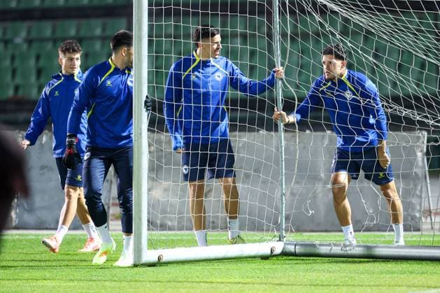 Bosnia and Herzegovina training session: FIFA World Cup, WM, Weltmeisterschaft, Fussball 2026 Qualifiers 11.11.2025., Sarajevo, Bosna i Hercegovina - Trening nogometne reprezentacije BiH uoci posljednjih kvalifikacijskih utakmica za Svjetsko prvenstvo.  ArminxDurgut PIXSELL