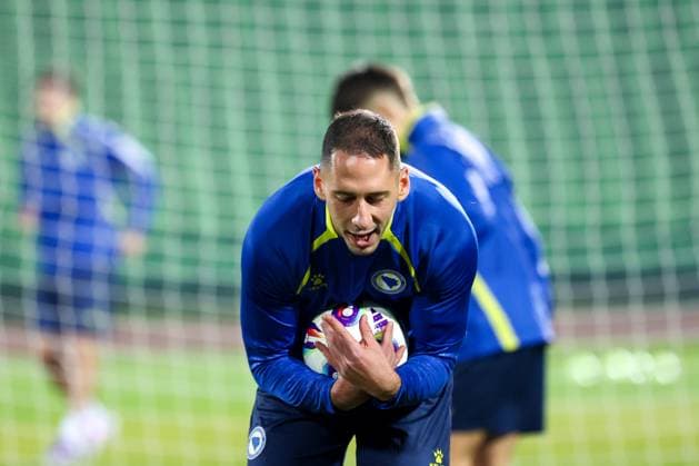 Bosnia and Herzegovina training session: FIFA World Cup, WM, Weltmeisterschaft, Fussball 2026 Qualifiers Nikola Katic of Bosnia and Herzegovina during the training session at Kosevo Stadium in Sarajevo, Bosnia and Herzegovina, on November 11, 2025.  ArminxDurgut PIXSELL