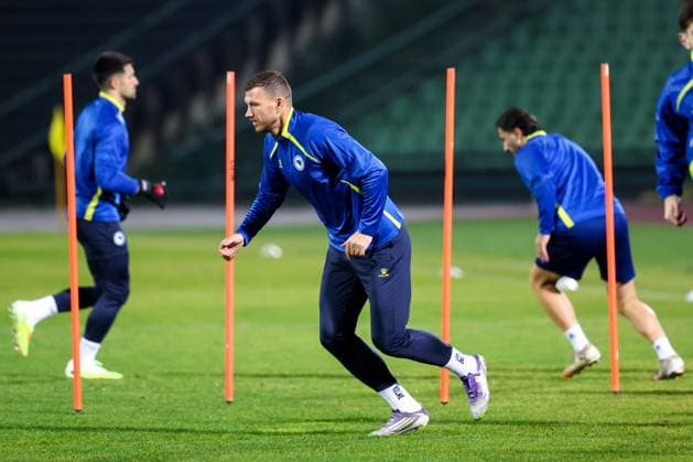 Bosnia and Herzegovina training session: FIFA World Cup, WM, Weltmeisterschaft, Fussball 2026 Qualifiers Edin Dzeko of Bosnia and Herzegovina during the training session at Kosevo Stadium in Sarajevo, Bosnia and Herzegovina, on November 11, 2025.  ArminxDurgut PIXSELL