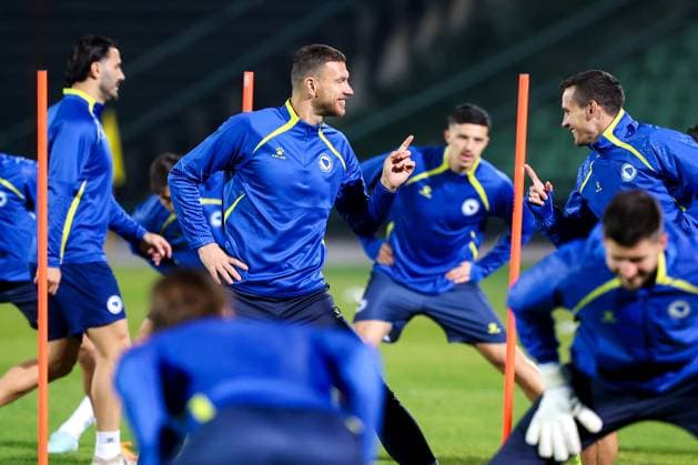 Bosnia and Herzegovina training session: FIFA World Cup, WM, Weltmeisterschaft, Fussball 2026 Qualifiers Edin Dzeko of Bosnia and Herzegovina during the training session at Kosevo Stadium in Sarajevo, Bosnia and Herzegovina, on November 11, 2025.  ArminxDurgut PIXSELL