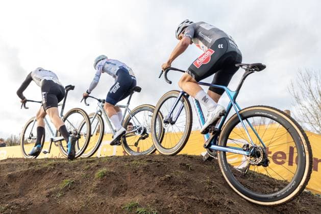 Belgian Clement Horny and Belgian Anton Ferdinande pictured in action during the men s elite race at the Jaarmarktcross cyclocross cycling event in Niel, race 3 8 of the Superprestige competition, on Tuesday 11 November 2025. ZENOxDRUYTS  x140930379x