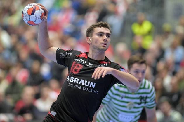 Florian Drosten MT Melsungen 18 on throw Miklos Karai FTC Green Collect 34 R , GER, MT Melsungen Ferencvarosi Torna Club Green Collect Budapest HUN l, Handball, EHF European League Maenner, Group Matches, Saison 2025 2026, 11 11 2025, GER, MT Melsungen FTC Green Collect, Handball, EHF Maenner, Group Matches, Saison 2025 2026, 11 11 2025 Kassel Copyright: xEibner-Pressefotox xRolandxSippex EP_RSL