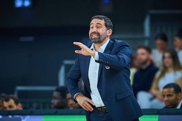 Portrait, Portraet, Freisteller von Frederic Fauthoux Cosea JL Bourg en Bresse, Head Coach , gestures, indicates GER, ratiopharm ulm vs Cosea JL Bourg en Bresse, Basketball, Matchday 7, BKT EuroCup, Season 2025 2026, 11 11 2025 GER, ratiopharm ulm vs Cosea JL Bourg en Bresse, Basketball, Matchday 7, BKT EuroCup, Season 2025 2026, 11 11 2025 Neu Ulm Copyright: xEibner-Pressefoto GeraldxOelze-dexStoppanyx EP_ODS