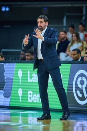 Portrait, Portraet, Freisteller von Frederic Fauthoux Cosea JL Bourg en Bresse, Head Coach , gestures, indicates GER, ratiopharm ulm vs Cosea JL Bourg en Bresse, Basketball, Matchday 7, BKT EuroCup, Season 2025 2026, 11 11 2025 GER, ratiopharm ulm vs Cosea JL Bourg en Bresse, Basketball, Matchday 7, BKT EuroCup, Season 2025 2026, 11 11 2025 Neu Ulm Copyright: xEibner-Pressefoto GeraldxOelze-dexStoppanyx EP_ODS