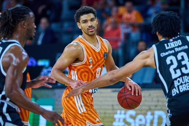 Mark Smith ratiopharm ulm, 13 at match setup GER, ratiopharm ulm vs Cosea JL Bourg en Bresse, Basketball, Matchday 7, BKT EuroCup, 2025 2026 season, 11 11 2025 GER, ratiopharm ulm vs Cosea JL Bourg en Bresse, Basketball, Matchday 7, BKT EuroCup, 2025 2026 season, 11 11 2025 Neu Ulm Copyright: xEibner-Pressefoto GeraldxOelze-dexStoppanyx EP_ODS