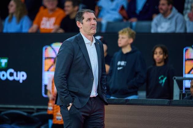 Portrait, Portraet, Freisteller von Ty Harrelson ratiopharm ulm, Head Coach GER, ratiopharm ulm vs Cosea JL Bourg en Bresse, Basketball, 7 Matchday, BKT EuroCup, Season 2025 2026, 11 11 2025 GER, ratiopharm ulm vs Cosea JL Bourg en Bresse, Basketball, 7 Matchday, BKT EuroCup, Season 2025 2026, 11 11 2025 Neu Ulm Copyright: xEibner-Pressefoto GeraldxOelze-dexStoppanyx EP_ODS