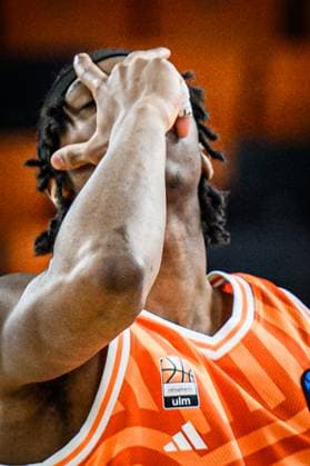 Mohamed Diakite (ratiopharm ulm) gestikuliert, gestik waehrend des EuroCup spiels zwischen ratiopharm ulm v Cosea JL Bourg-en-Bresse in der ratiopharm Arena am 11. November 2025 in Neu-Ulm, Deutschland. (Foto von Harry Langer DeFodi Images) +++ Mohamed Diakite (ratiopharm ulm) gestures during the EuroCup match between ratiopharm ulm v Cosea JL Bourg-en-Bresse at ratiopharm Arena on November 11, 2025 in Neu-Ulm, Germany. (Photo by Harry Langer DeFodi Images) (Photo by Harry Langer DeFodi Images) Mohamed Diakite ratiopharm ulm gestures during the EuroCup match between ratiopharm ulm v Cosea JL Bourg en Bresse at the ratiopharm Arena on November 11, 2025 in Neu Ulm, Germany, Germany Photo by Harry Langer DeFodi Images Mohamed Diakite ratiopharm ulm gestures during the EuroCup match between ratiopharm ulm v Cosea JL Bourg en Bresse at ratiopharm Arena on November 11, 2025 in Neu Ulm, Germany Photo by Harry Langer DeFodi Images Photo by Harry Langer DeFodi Images