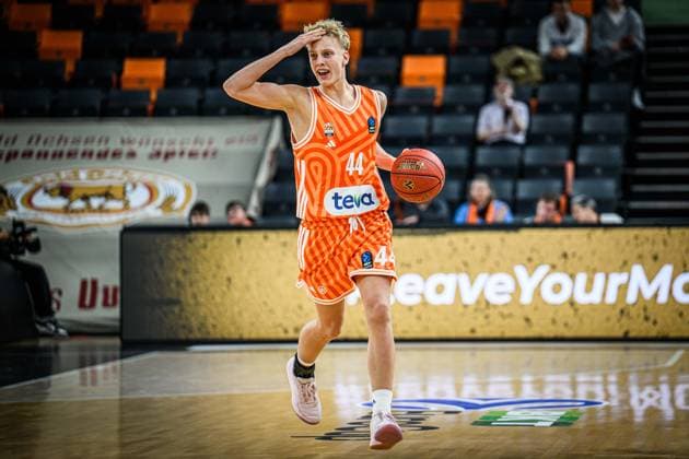 Teo Milicic (ratiopharm ulm) in Aktion, am Ball, Einzelaktion waehrend des EuroCup spiels zwischen ratiopharm ulm v Cosea JL Bourg-en-Bresse in der ratiopharm Arena am 11. November 2025 in Neu-Ulm, Deutschland. (Foto von Harry Langer DeFodi Images) +++ Teo Milicic (ratiopharm ulm) controls the Ball during the EuroCup match between ratiopharm ulm v Cosea JL Bourg-en-Bresse at ratiopharm Arena on November 11, 2025 in Neu-Ulm, Germany. (Photo by Harry Langer DeFodi Images) (Photo by Harry Langer DeFodi Images) Teo Milicic ratiopharm ulm in action, on the ball, individual action during the EuroCup match between ratiopharm ulm v Cosea JL Bourg en Bresse at the ratiopharm Arena on November 11, 2025 in Neu Ulm, Germany, Germany Photo by Harry Langer DeFodi Images Teo Milicic ratiopharm ulm controls the Ball during the EuroCup match between ratiopharm ulm v Cosea JL Bourg en Bresse at ratiopharm Arena on November 11, 2025 in Neu Ulm, Germany Photo by Harry Langer DeFodi Images Photo by Harry Langer DeFodi Images