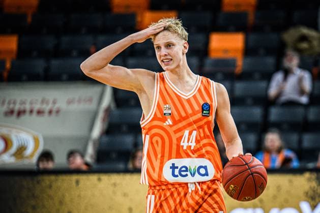 Teo Milicic (ratiopharm ulm) in Aktion, am Ball, Einzelaktion waehrend des EuroCup spiels zwischen ratiopharm ulm v Cosea JL Bourg-en-Bresse in der ratiopharm Arena am 11. November 2025 in Neu-Ulm, Deutschland. (Foto von Harry Langer DeFodi Images) +++ Teo Milicic (ratiopharm ulm) controls the Ball during the EuroCup match between ratiopharm ulm v Cosea JL Bourg-en-Bresse at ratiopharm Arena on November 11, 2025 in Neu-Ulm, Germany. (Photo by Harry Langer DeFodi Images) (Photo by Harry Langer DeFodi Images) Teo Milicic ratiopharm ulm in action, on the ball, individual action during the EuroCup match between ratiopharm ulm v Cosea JL Bourg en Bresse at the ratiopharm Arena on November 11, 2025 in Neu Ulm, Germany, Germany Photo by Harry Langer DeFodi Images Teo Milicic ratiopharm ulm controls the Ball during the EuroCup match between ratiopharm ulm v Cosea JL Bourg en Bresse at ratiopharm Arena on November 11, 2025 in Neu Ulm, Germany Photo by Harry Langer DeFodi Images Photo by Harry Langer DeFodi Images
