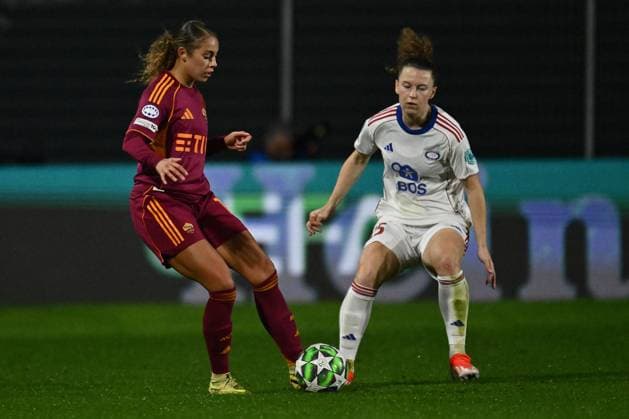 CALCIO - Champions League Women - AS Roma vs Valerenga Fotball Damer Alayah Pilgrim of A.S. Roma Femminile and Selma Pettersen of Valerenga Fotball Damer are in action during the Women s Champions League Matchday 3 between A.S. Roma and Valerenga Fotball Damer at the Tre Fontane Stadium on November 11, 2025 in Rome, Italy. Rome Italy  Copyright: xIPAxSport ABACAx