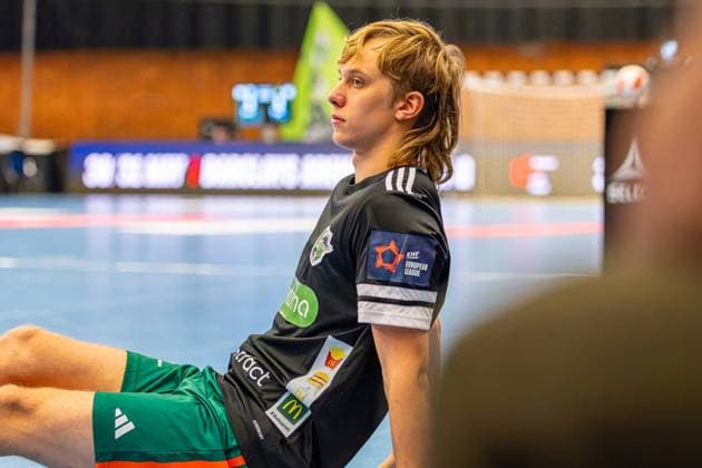 Bela Wellmann TSV Hannover Burgdorf, Nr 86 L R , TSV Hannover Burgdorf orange against IK Sävehof black 3 Matchday of Group Matches EHF European League 2025 2026 11 11 2025, Swiss Life Hall Hannover, GER , Copyright: xJanxGuentherx xTSVxHannover-Burgdorfx