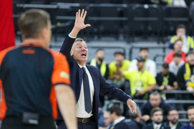 Saras Jasikevicius Fenerbahce Beko Istanbul, Head Coach gestures, GER, Fenerbahce Beko Istanbul vs Maccabi Rapyd Tel Aviv, Basketball, Euroleague, Matchday 10, Season 2025 2026, 11 11 2025, GER, Fenerbahce Beko Istanbul vs Maccabi Rapyd Tel Aviv, Basketball, Euroleague, Matchday 10, Season 2025 2026, 11 11 2025 Muenchen Copyright: xEibner-Pressefoto JennixMaulx EP_JML