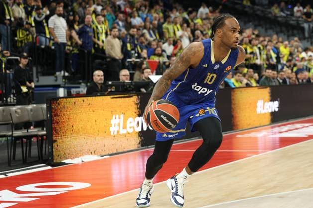 OShae J Brissett Maccabi Rapyd Tel Aviv, 10 with ball, GER, Fenerbahce Beko Istanbul vs Maccabi Rapyd Tel Aviv, Basketball, Euroleague, Matchday 10, Season 2025 2026, 11 11 2025, GER, Fenerbahce Beko Istanbul vs Maccabi Rapyd Tel Aviv, Basketball, Euroleague, Matchday 10, Season 2025 2026, 11 11 2025 Muenchen Copyright: xEibner-Pressefoto JennixMaulx EP_JML