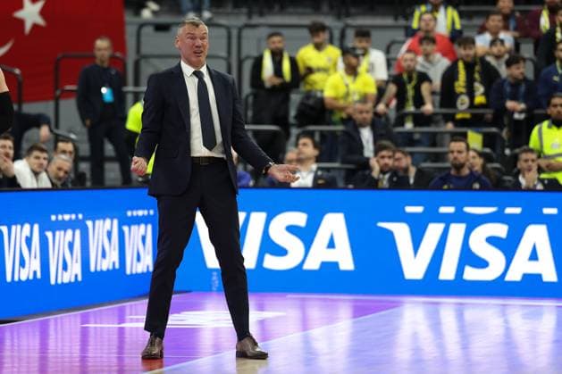 Saras Jasikevicius Fenerbahce Beko Istanbul, Head Coach , GER, Fenerbahce Beko Istanbul vs Maccabi Rapyd Tel Aviv, Basketball, Euroleague, Matchday 10, Season 2025 2026, 11 11 2025, GER, Fenerbahce Beko Istanbul vs Maccabi Rapyd Tel Aviv, Basketball, Euroleague, Matchday 10, Season 2025 2026, 11 11 2025 Muenchen Copyright: xEibner-Pressefoto JennixMaulx EP_JML