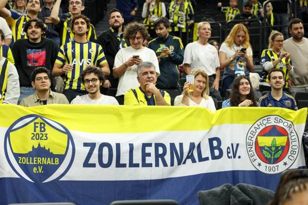 Fenerbahce Fanclub Zollernalb e.V., GER, Fenerbahce Beko Istanbul vs. Maccabi Rapyd Tel Aviv, Basketball, Euroleague, 10. Spieltag, Saison 2025 2026, 11.11.2025, GER, Fenerbahce Beko Istanbul vs. Maccabi Rapyd Tel Aviv, Basketball, Euroleague, 10. Spieltag, Saison 2025 2026, 11.11.2025 Muenchen Copyright: xEibner-Pressefoto JennixMaulx EP_JML