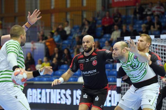 Bence Nagy FTC Green Collect 11 on the ball , Adrian Sipos MT Melsungen 8 M , David Debreczeni FTC Green Collect 23 , David Mandic MT Melsungen 7 R , GER, MT Melsungen Ferencvarosi Torna Club Green Collect Budapest HUN l, Handball, EHF European League Maenner, Group Matches, Season 2025 2026, 11 11 2025, GER, MT Melsungen FTC Green Collect, Handball, EHF Maenner, Group Matches, Season 2025 2026, 11 11 2025 Kassel Copyright: xEibner-Pressefotox xRolandxSippex EP_RSL