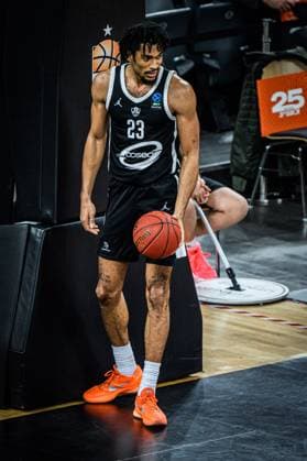 Ricardo Lindo (Cosea JL Bourg-en-Bresse) Schaut waehrend des EuroCup spiels zwischen ratiopharm ulm v Cosea JL Bourg-en-Bresse in der ratiopharm Arena am 11. November 2025 in Neu-Ulm, Deutschland. (Foto von Harry Langer DeFodi Images) +++ Ricardo Lindo (Cosea JL Bourg-en-Bresse) Looks on during the EuroCup match between ratiopharm ulm v Cosea JL Bourg-en-Bresse at ratiopharm Arena on November 11, 2025 in Neu-Ulm, Germany. (Photo by Harry Langer DeFodi Images) (Photo by Harry Langer DeFodi Images) Ricardo Lindo Cosea JL Bourg en Bresse Looks on during the EuroCup match between ratiopharm ulm v Cosea JL Bourg en Bresse at ratiopharm Arena on November 11, 2025 in Neu Ulm, Germany, Germany Photo by Harry Langer DeFodi Images Ricardo Lindo Cosea JL Bourg en Bresse Looks on during the EuroCup match between ratiopharm ulm v Cosea JL Bourg en Bresse at ratiopharm Arena on November 11, 2025 in Neu Ulm, Germany Photo by Harry Langer DeFodi Images Photo by Harry Langer DeFodi Images