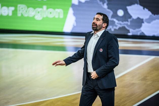 Frederic Fauthoux (Cosea JL Bourg-en-Bresse) gestikuliert, gestik waehrend des EuroCup spiels zwischen ratiopharm ulm v Cosea JL Bourg-en-Bresse in der ratiopharm Arena am 11. November 2025 in Neu-Ulm, Deutschland. (Foto von Harry Langer DeFodi Images) +++ Frederic Fauthoux (Cosea JL Bourg-en-Bresse) gestures during the EuroCup match between ratiopharm ulm v Cosea JL Bourg-en-Bresse at ratiopharm Arena on November 11, 2025 in Neu-Ulm, Germany. (Photo by Harry Langer DeFodi Images) (Photo by Harry Langer DeFodi Images) Frederic Fauthoux Cosea JL Bourg en Bresse gestures during the EuroCup match between ratiopharm ulm v Cosea JL Bourg en Bresse at ratiopharm Arena on November 11, 2025 in Neu Ulm, Germany, Germany Photo by Harry Langer DeFodi Images Frederic Fauthoux Cosea JL Bourg en Bresse gestures during the EuroCup match between ratiopharm ulm v Cosea JL Bourg en Bresse at ratiopharm Arena on November 11, 2025 in Neu Ulm, Germany Photo by Harry Langer DeFodi Images Photo by Harry Langer DeFodi Images